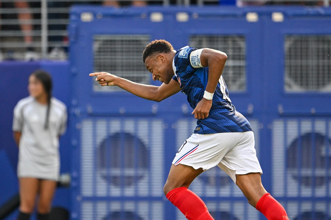 Kylian Mbappé, 30 Haziran 2026 Fransa–İsveç maçında Fransa formasıyla kutlama yaparken