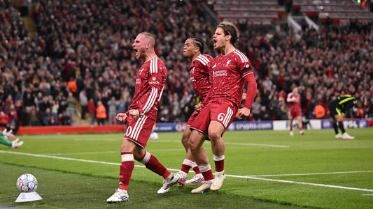 Liverpool oyuncuları, 9 Eylül 2026 Atlético Madrid maçında golü kutluyor
