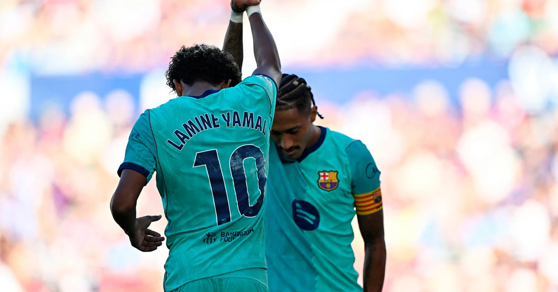 Lamine Yamal ve Raphinha, Levante karşısında Barcelona golünü kutluyor